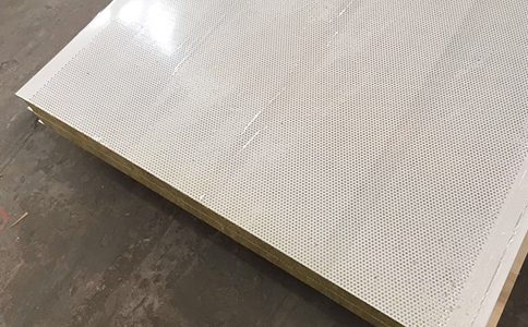 彩钢岩棉夹芯板高效生产助力项目提速