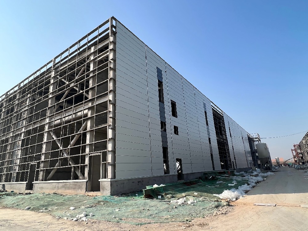 必承建材--实联新能源电池宿迁项目，以优质岩棉夹芯板构筑**能···